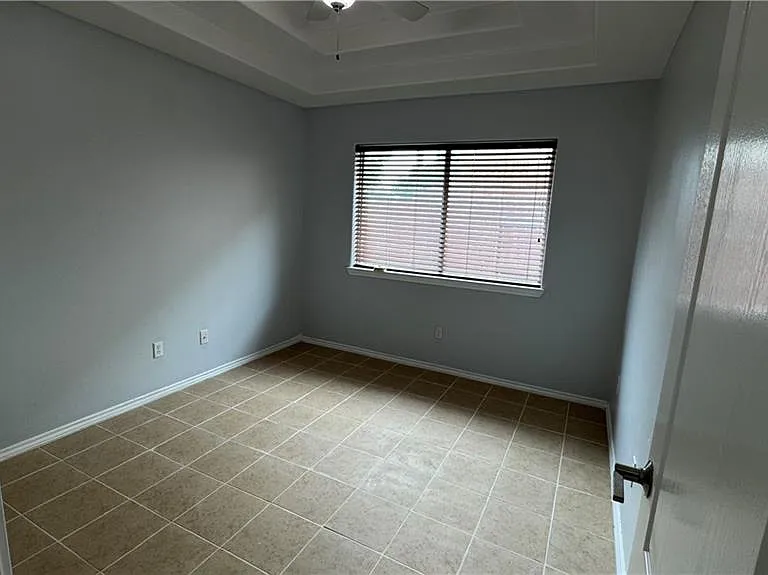 3405 Santa Monica — Photo 21