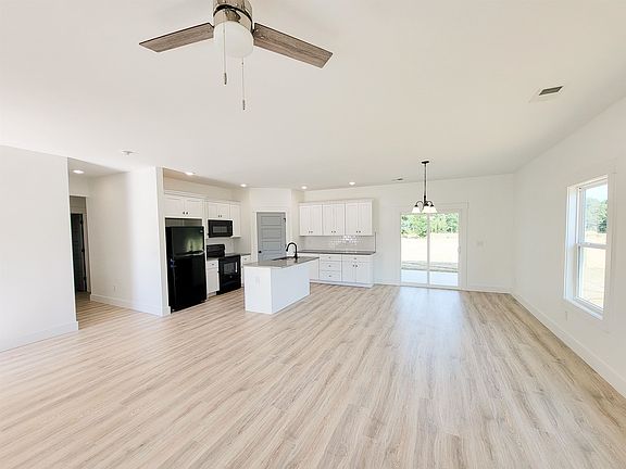 5th image of 207 Essex Dr