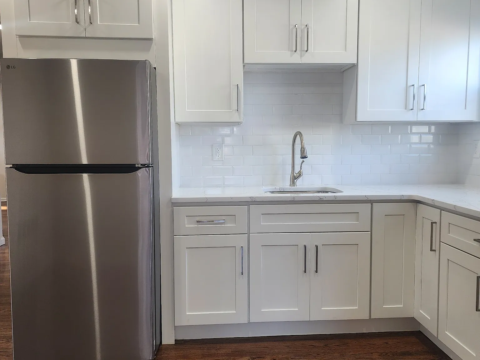 123 Denton Ave — Photo 4