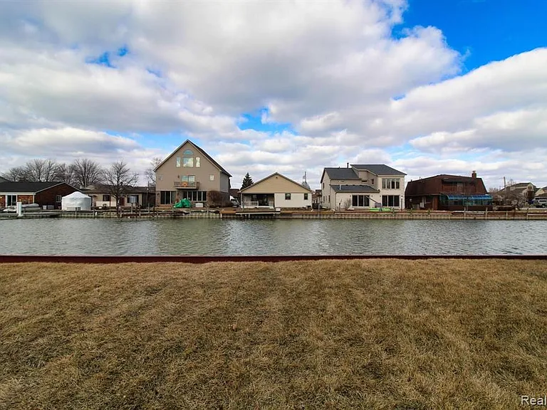 37752 Huron Pointe Dr — Photo 4