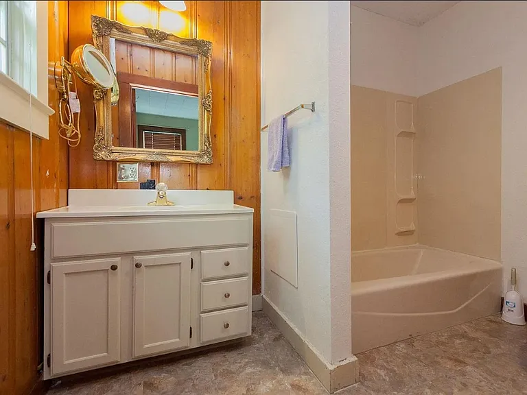 422 Glenmore Ave — Photo 8