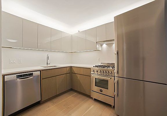 3rd image of 107 Columbia Hts #2Q