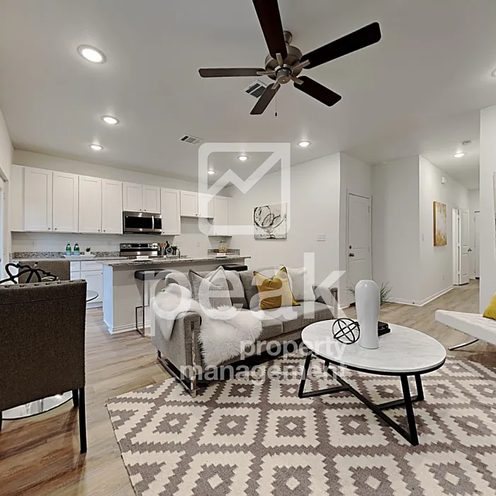 3 bed, 2.5 bath, 1298 sqft, $1,799 — Photo 3