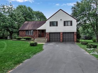 9565 Martin Rd, Clarence Center, NY 14032