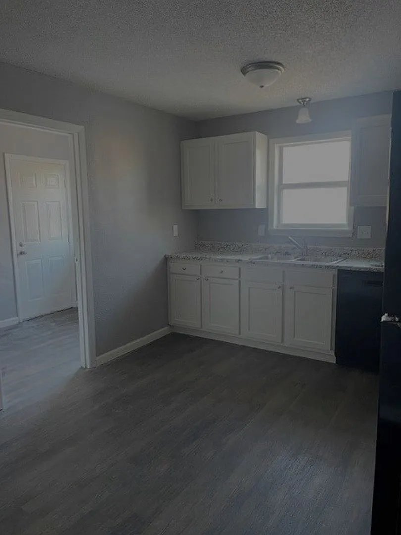 Building Photo - 3402 S Leonine Rd