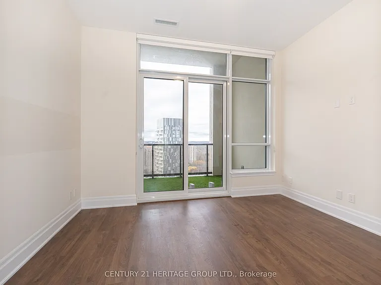 9075 Jane St #Penthouse 02 — Photo 23