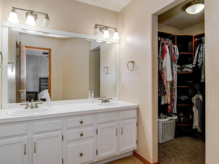6526 Sproul Ln — Photo 17