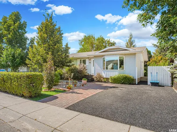 742 Klassen BAY, Martensville, SK S0K 2T2