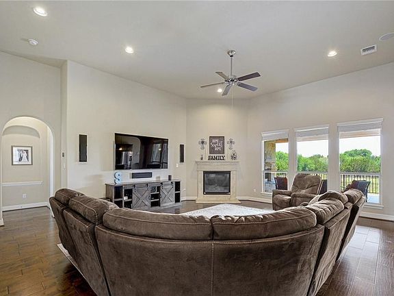 5th image of 319 Stone River Dr
