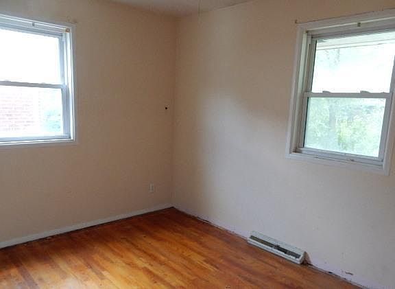 5th image of 1380 Cove Ln