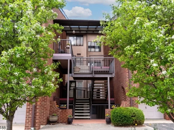 4 Millay Ct, Teaneck Twp., NJ 07666