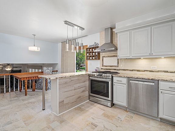 5th image of 1004 Somerset Acres