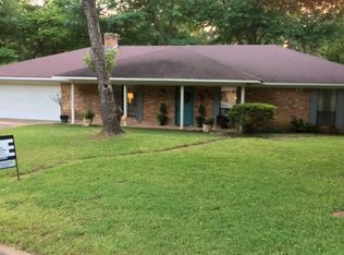 301 Meadow Lake Dr, Longview, TX 75604