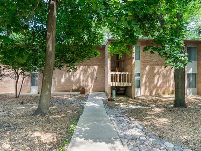 6021 Forest View Rd APT 2C, Lisle, IL, 60532
