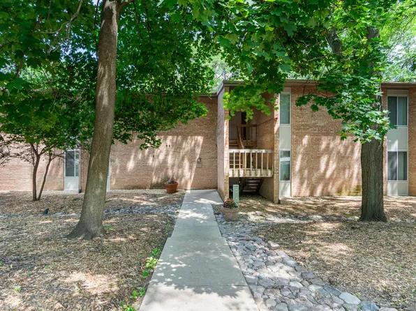 6021 Forest View Rd APT 2C, Lisle, IL 60532