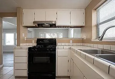 421 Illinois St — Photo 11