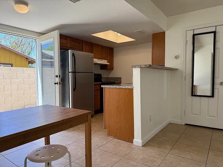 312 S Wilson St — Photo 7