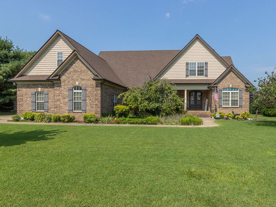 1st image of 124 Hayfield Ct