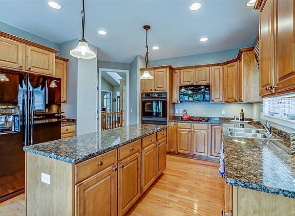 4th image of 10841 Cliffview Dr