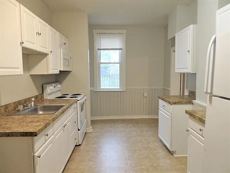 242 W Stiegel St — Photo 7