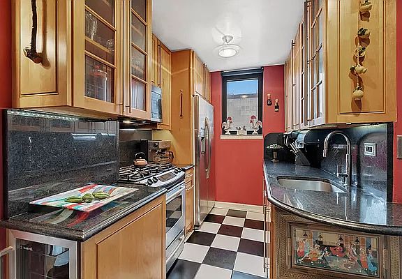 3rd image of 330 E 38th St APT 32E