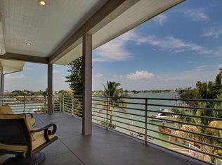 851 Bay Point Dr, Madeira Beach, FL 33708