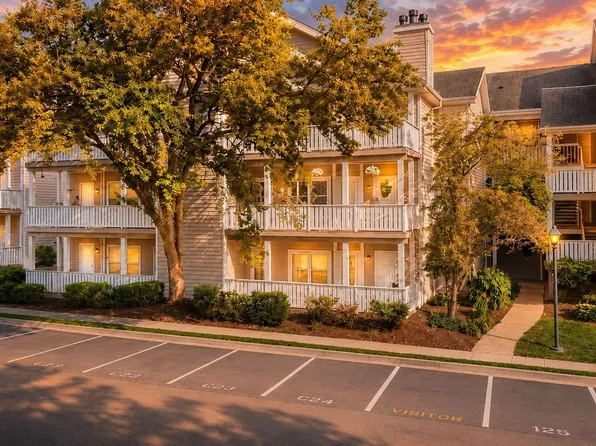 14317 Climbing Rose Way APT 104, Centreville, VA 20121