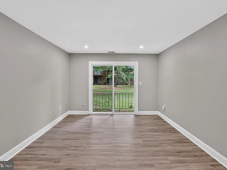 1807 Silver Ct — Photo 20