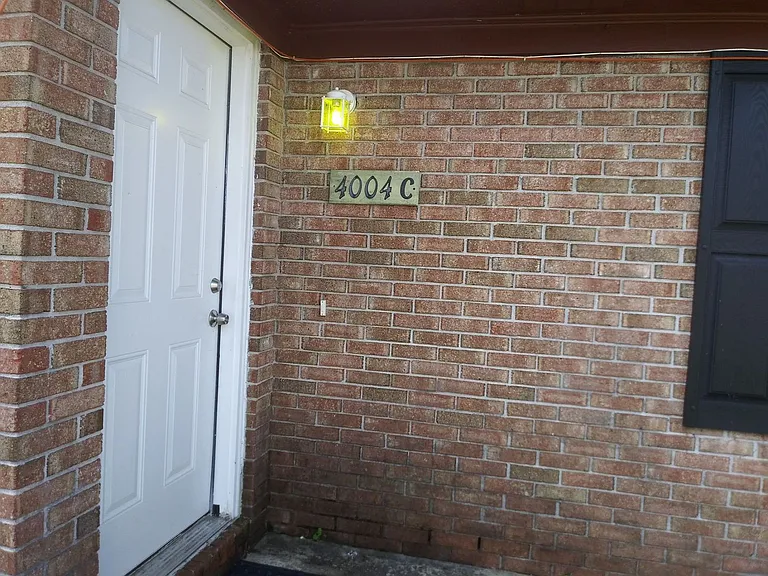 4004 E 11th St #C — Photo 2