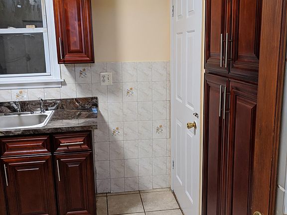 5th image of 10160 126th St