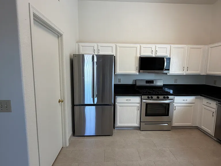2534 S Perillo Dr — Photo 30