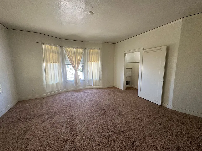 1757 Oxford St #12 — Photo 2