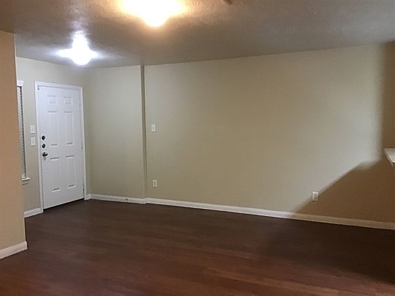 4th image of 1042 Doubletree Glen Dr