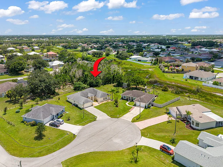 5758 NW Benbow Ct — Photo 1