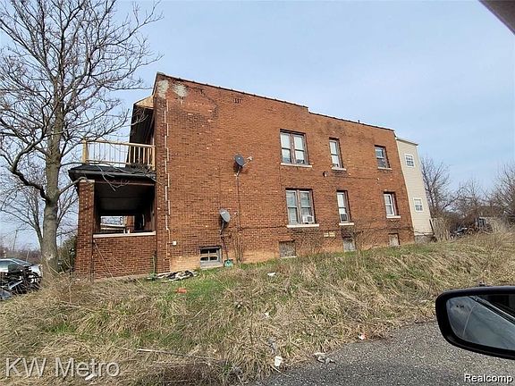 3rd image of 311 W Buena Vista St