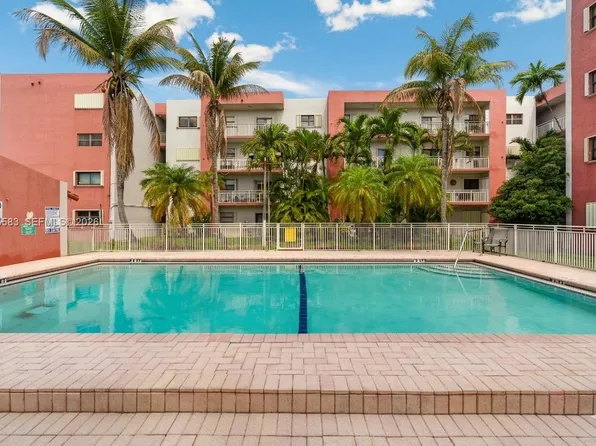 8401 NW 8th St APT 401, Miami, FL 33126