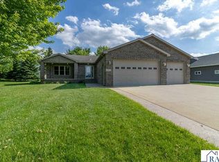 12991 Meadow Creek Dr, New Ulm, MN 56073