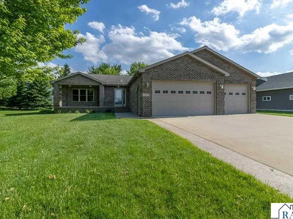 12991 Meadow Creek Dr, New Ulm, MN 56073
