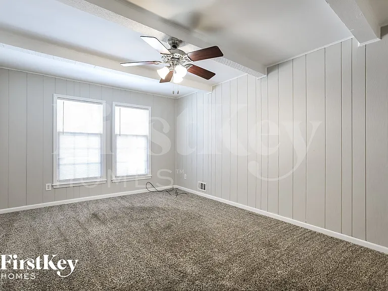 11947 Manchester Ave — Photo 9
