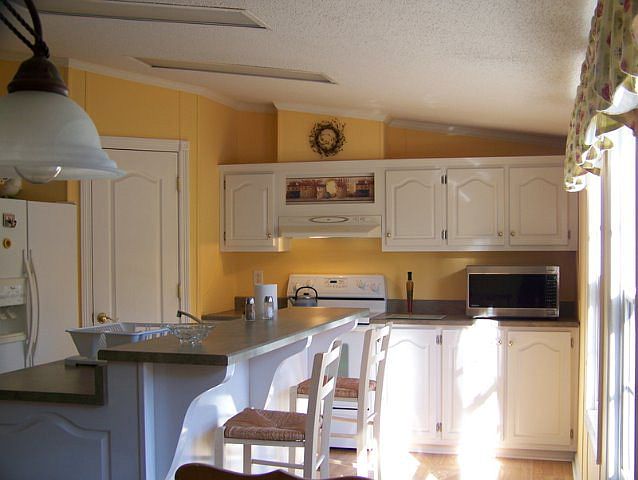 Eat-in Kitchen