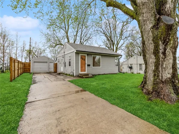 2405 S 8th Ave E, Newton, IA 50208