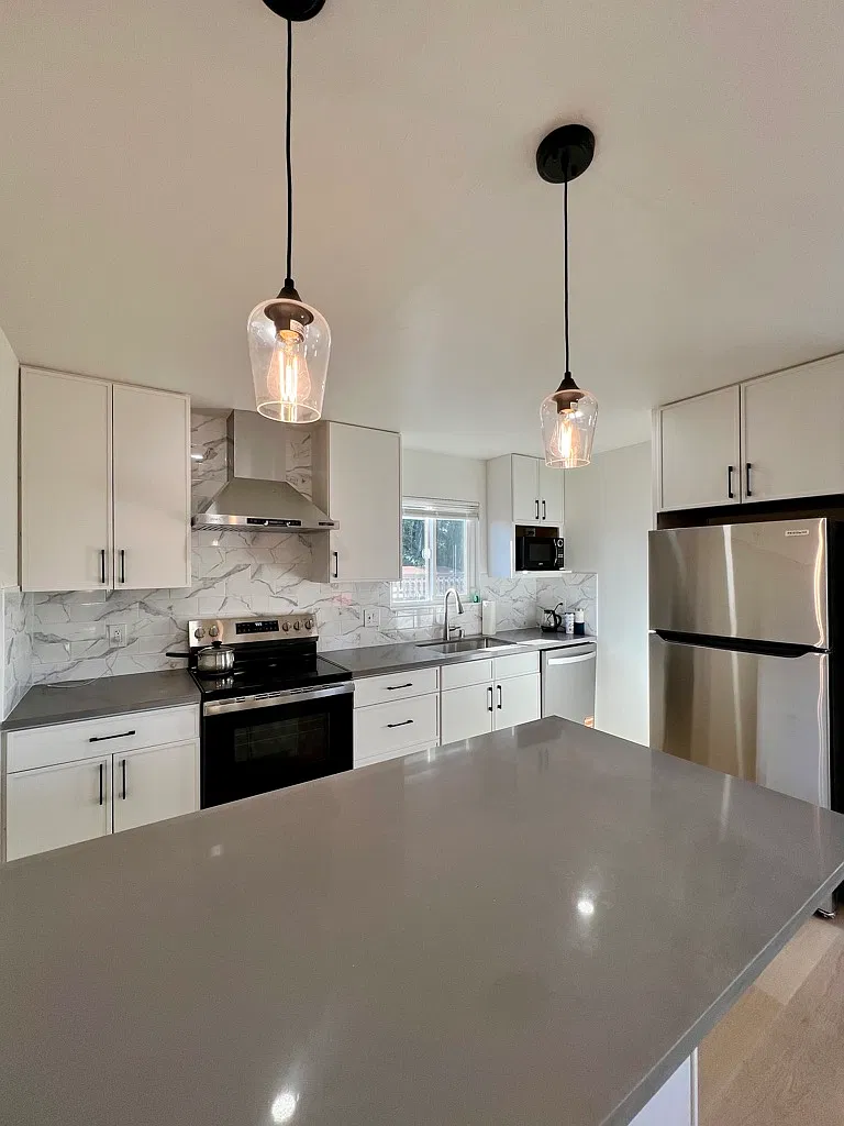 4 bed, 1302 sqft, $3,350 — Photo 4