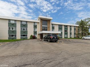 375 W Winchester Rd APT 101, Libertyville, IL 60048