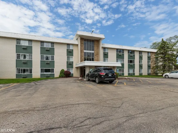 375 W Winchester Rd APT 101, Libertyville, IL 60048