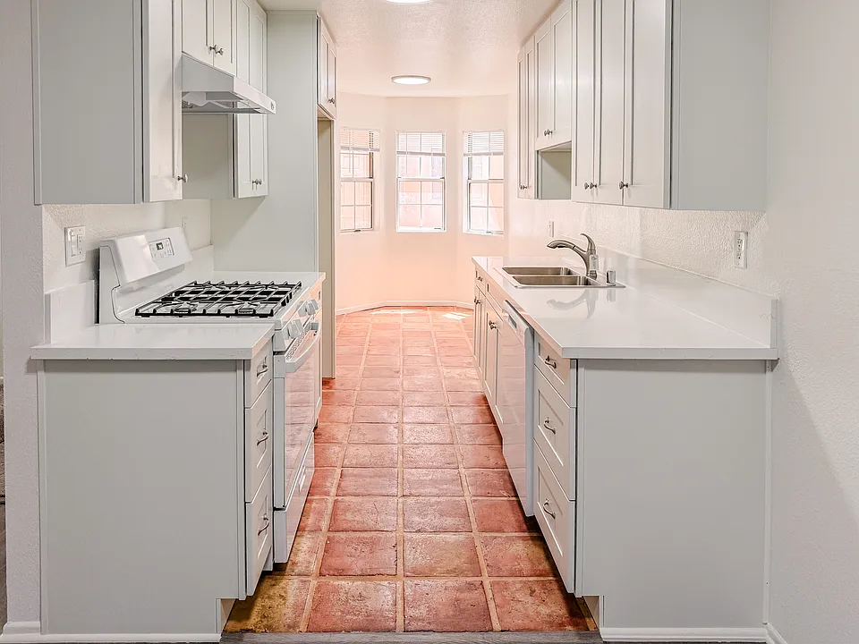 4334 Laurel Canyon Blvd #1