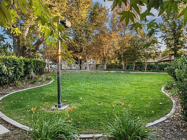 23922 Avenida Entrana — Photo 18