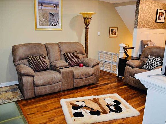 3rd image of 200 Hilton Ave Unit 44