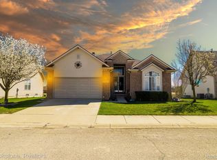70274 Sunny Brook Ln, Richmond, MI
