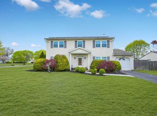1 Osprey Dr, East Patchogue, NY 11772