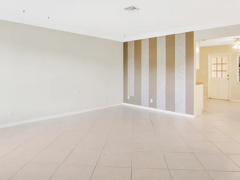 527 W Jasmine Dr — Photo 8